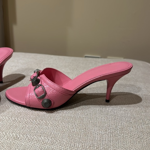Balenciaga slide heel in gorgeous bubblegum pink with hardware detailing - Picture 3 of 7